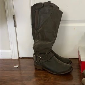 Women’s size 12 boots